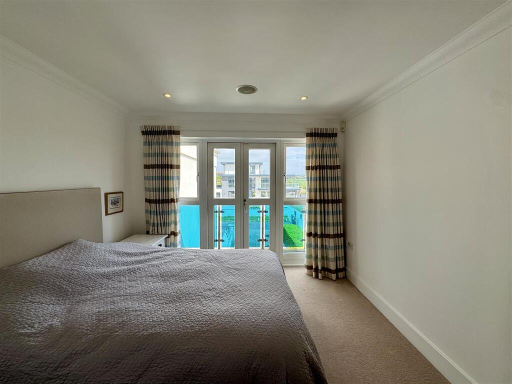 MASTER SUITE / BEDROOM 1