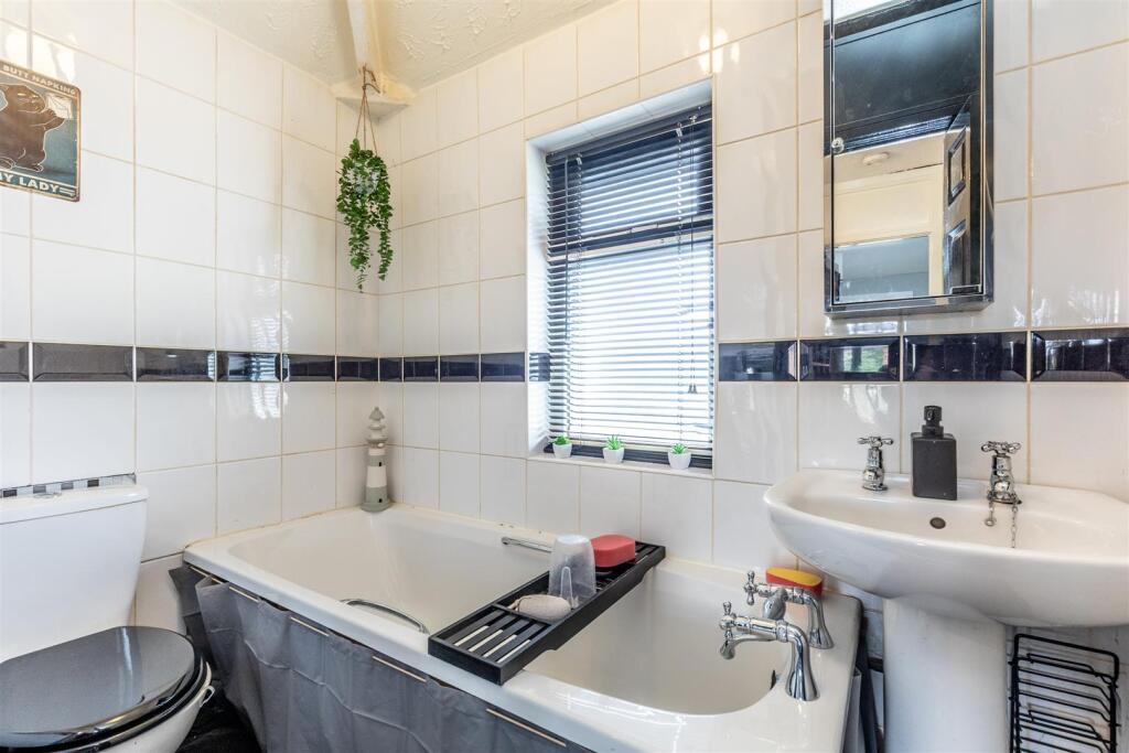 Wordsworth Road, Horfield Bathroom.jpg