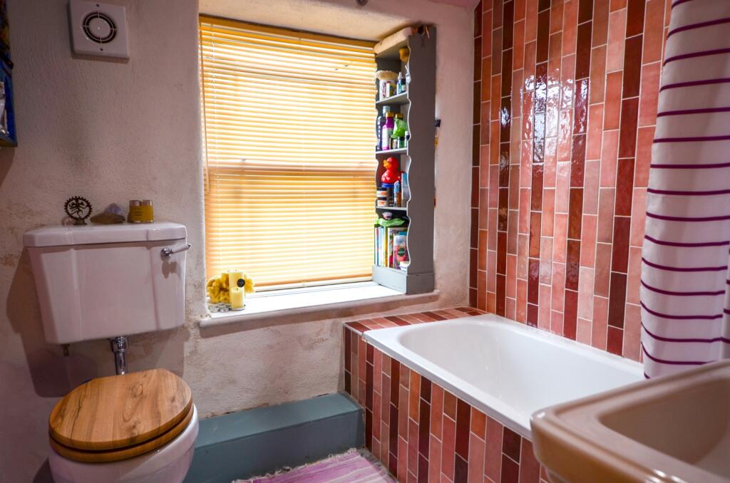 To Book A Viewing Call TPS Lostwithiel on 01208 87