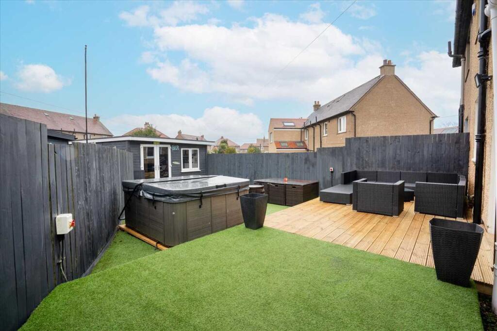 5 Hadrian Way, EH51 9QL