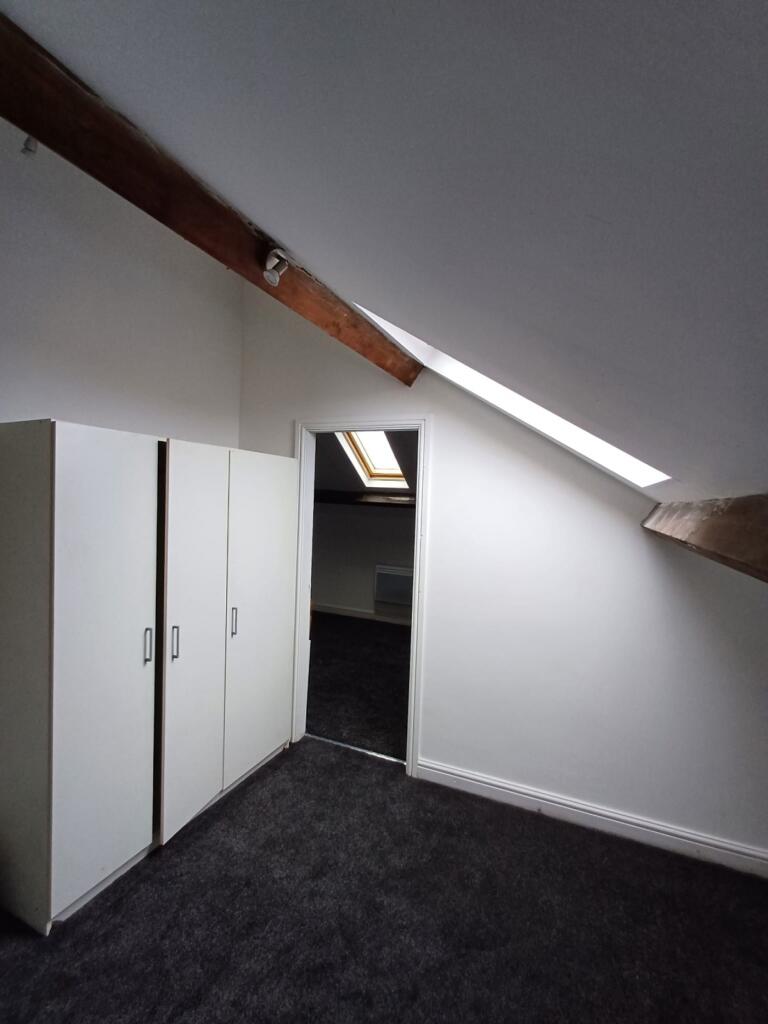 Bright and inviting double bedroom featuring sk...