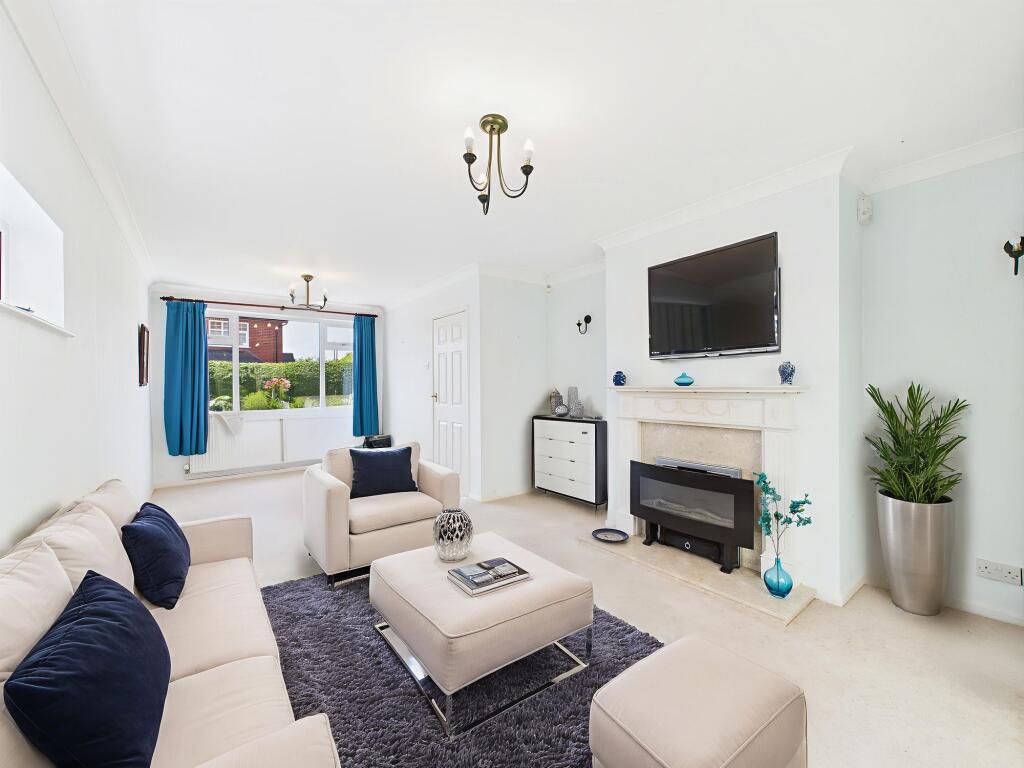 Lounge/Dining Room (Virtually Furnished)