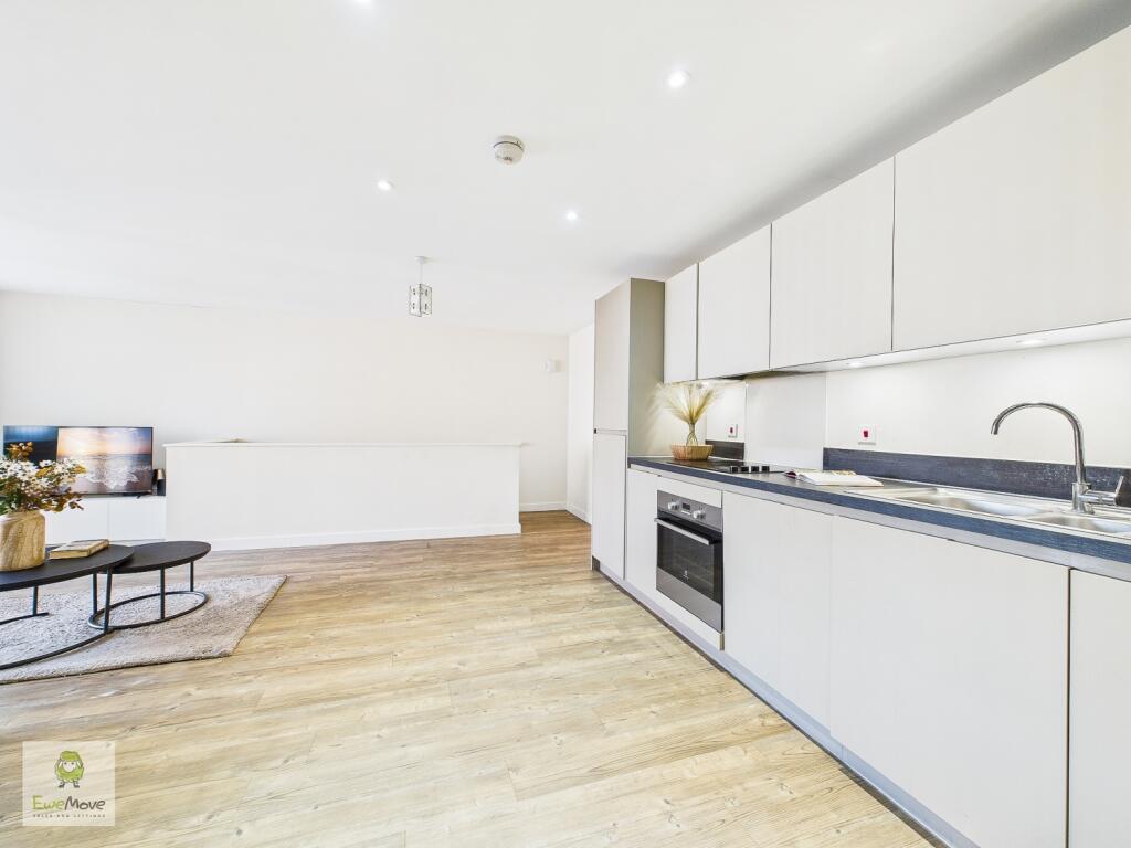 CAM02308G0-PR0221-STILL014-2