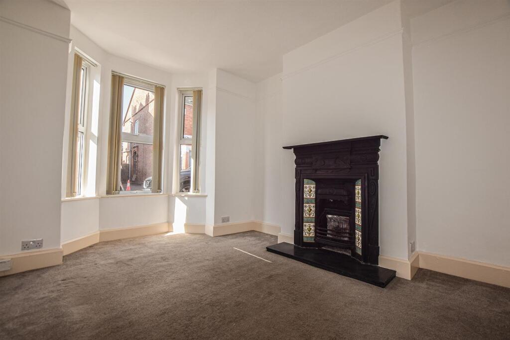 St Dunstans, 36 lounge new.jpg