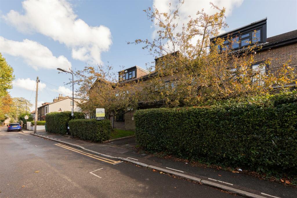 Cherrydeal Court E11