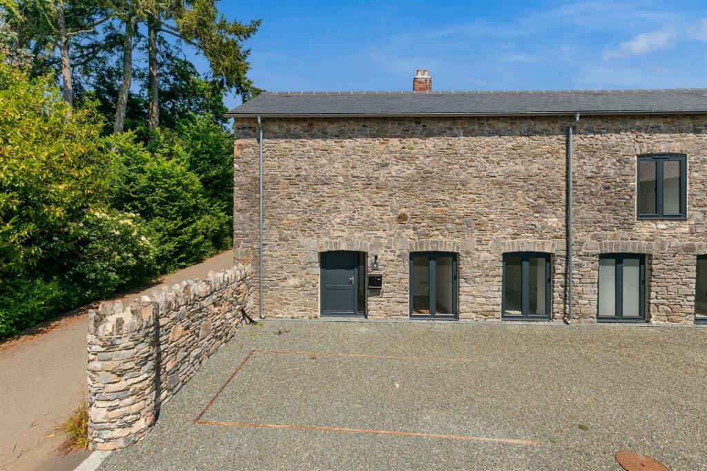 A67 - Barns @ Higher Court Barns, Littlehempston -