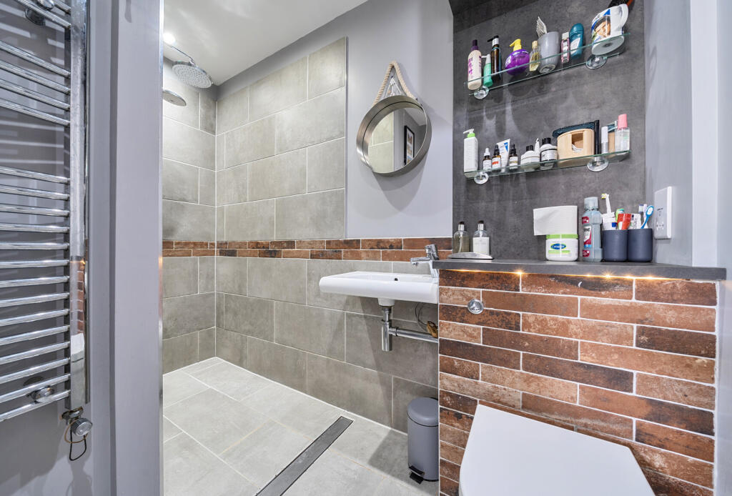 1347997-5-68bb01d...