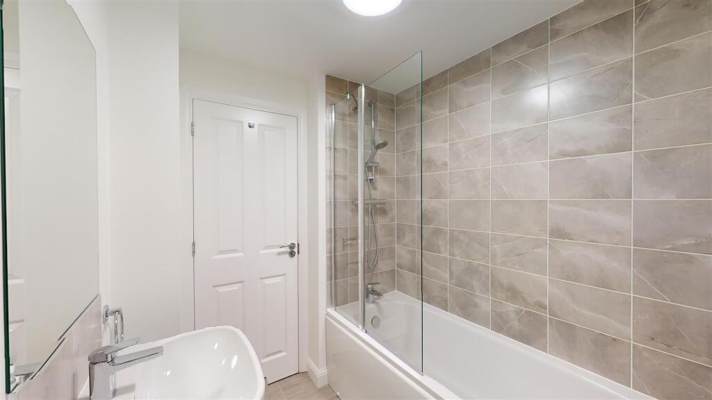 Morris Grove 58 Bathroom.jpg