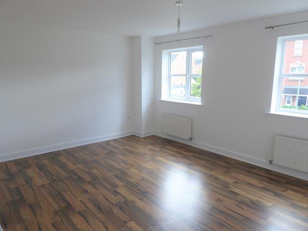 39 Roman Way Living Room (2)