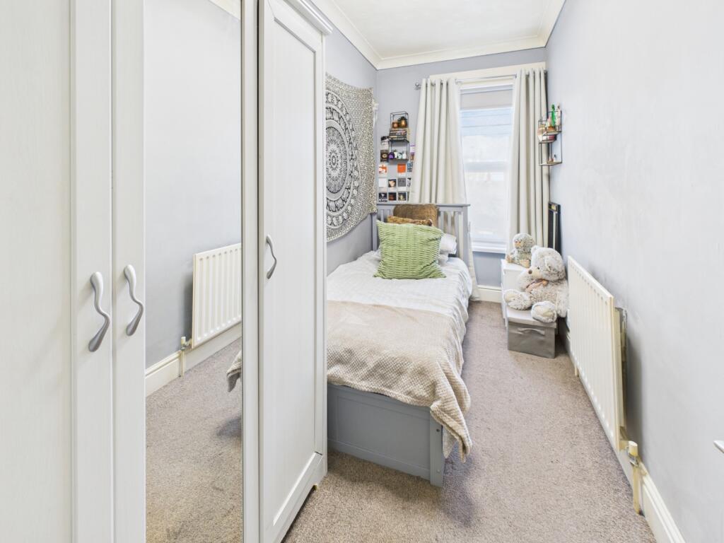 CAM04233G0-PR0038-STILL015