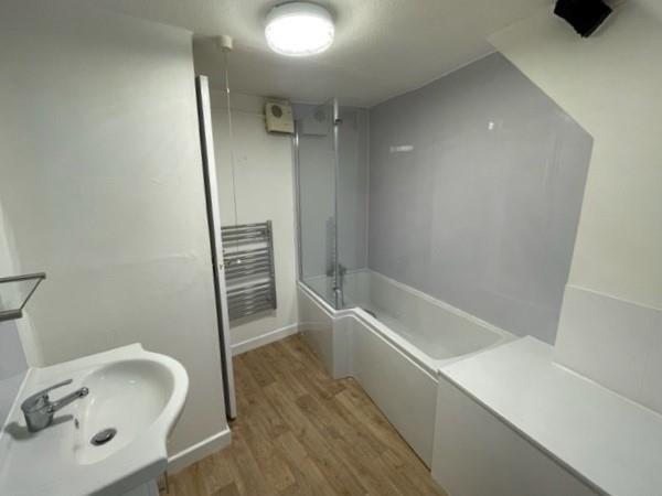 Bathroom (2).jpg