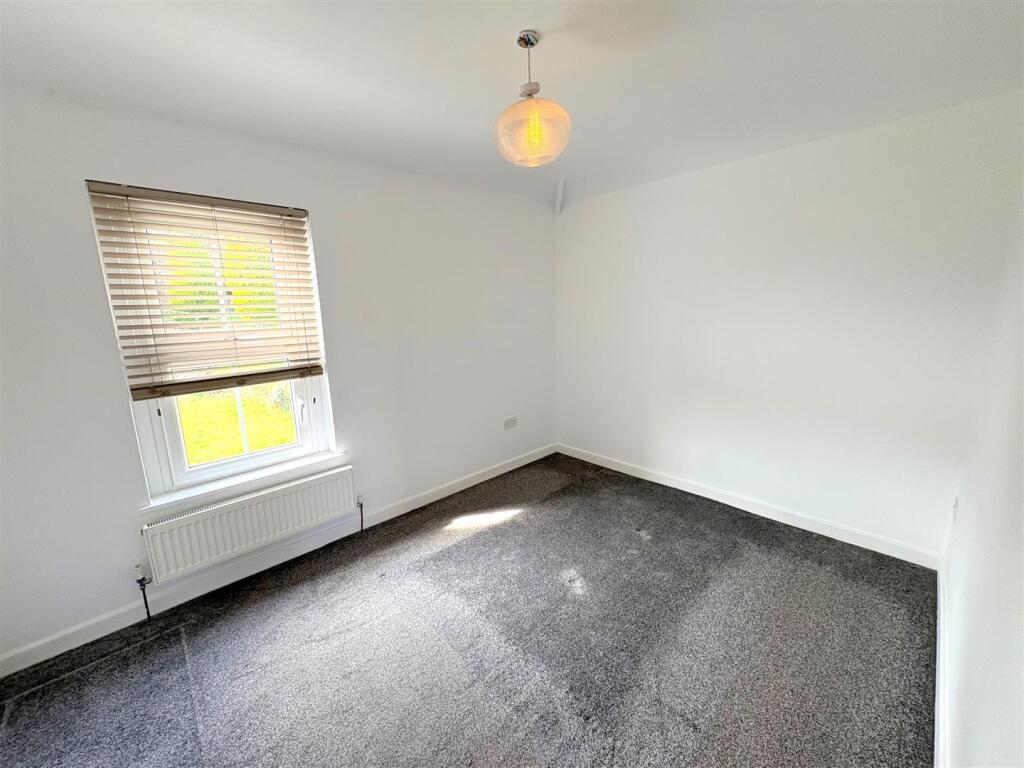 Bedroom 1a.jpg