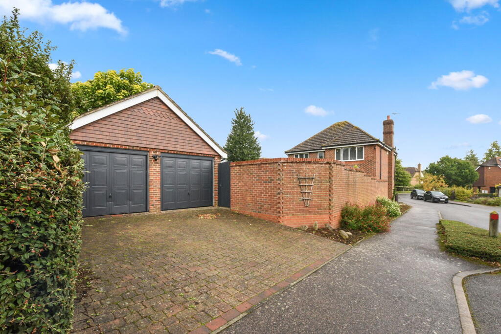 Kings Chase, Willesborough, Ashford, TN24 0LQ