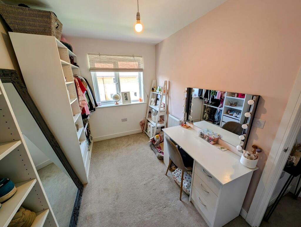 170 Dowsell Way bed 2 4.jpg