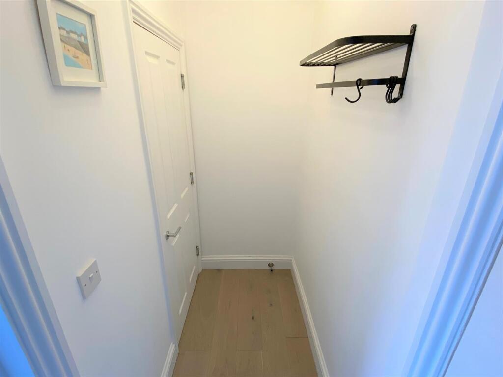 Flat 5, 8 Tolcarne Road Hallway