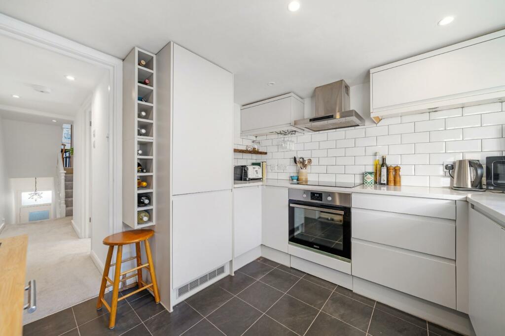 Kitchen (2).jpg