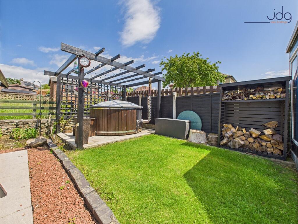 Swedish-style hot tub