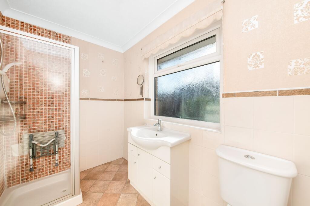 HOUSE SHOWER ROOM / BATHROOM ONE
