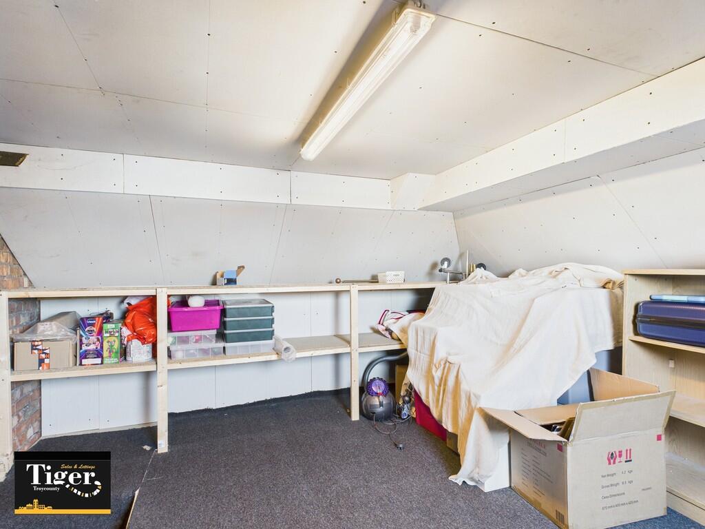 CAM02176G0-PR0757...