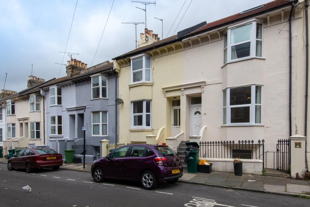 12 Pevensey Road FoH (2)