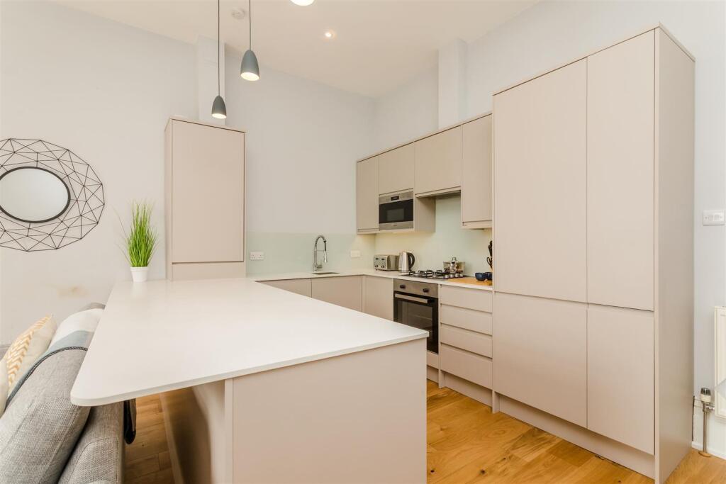 1, 142 Western Rd new13.jpg