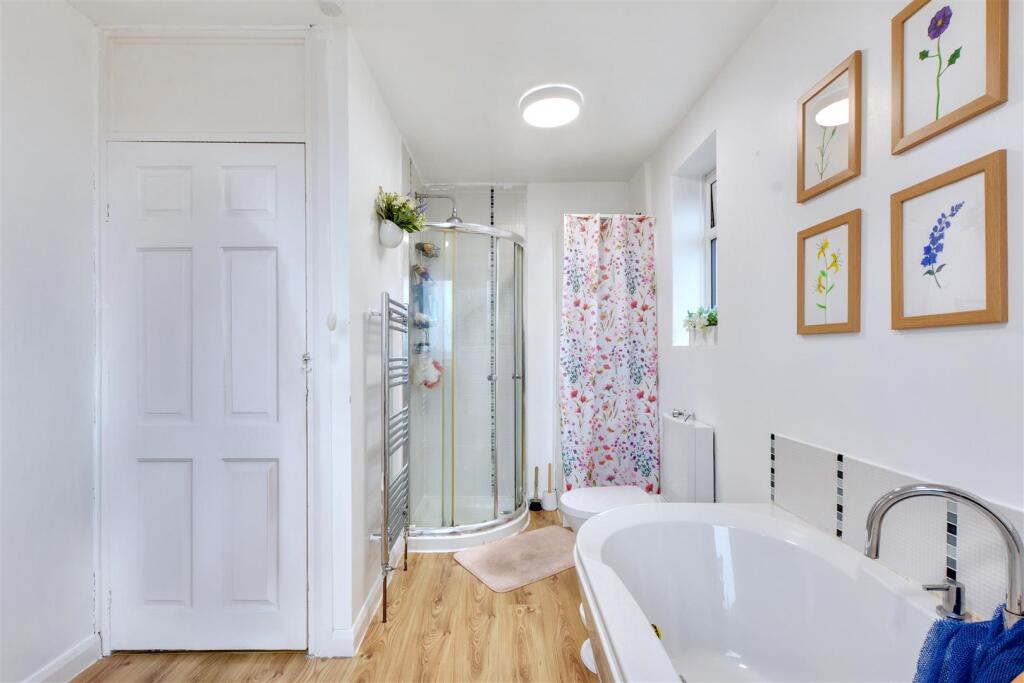Bathroom_2.jpeg