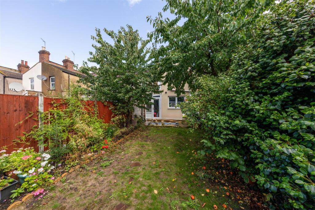 Shortlands Road, E10