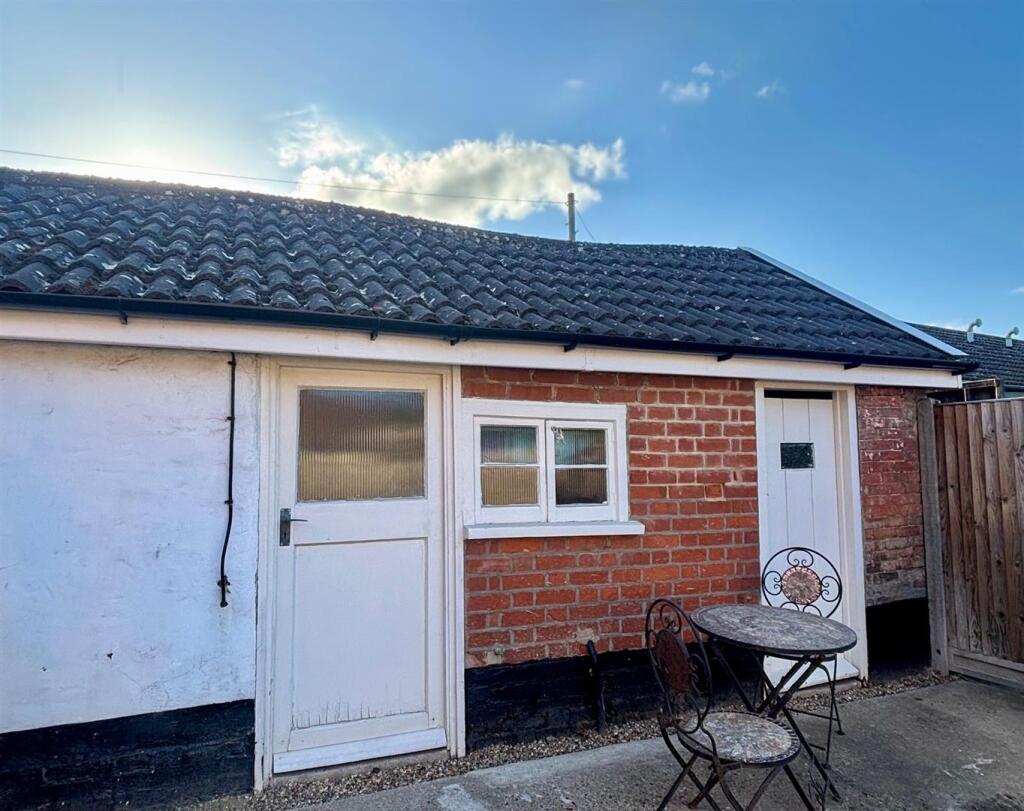 outbuilding.jpg