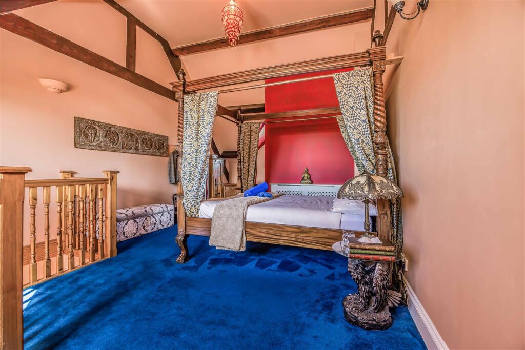 9 Grand Division Row, Henderson Road, Southsea-Sma