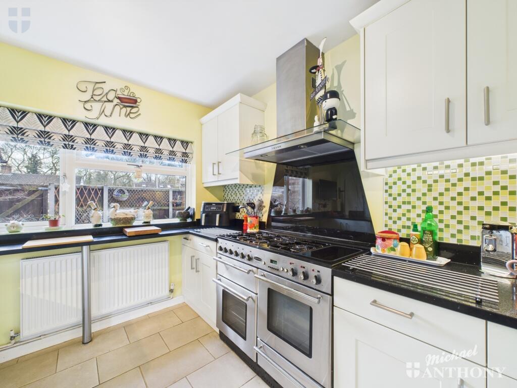 CAM03218G0-PR0546-STILL014