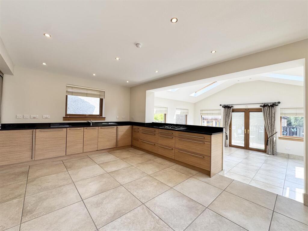 Kitchen/Dining