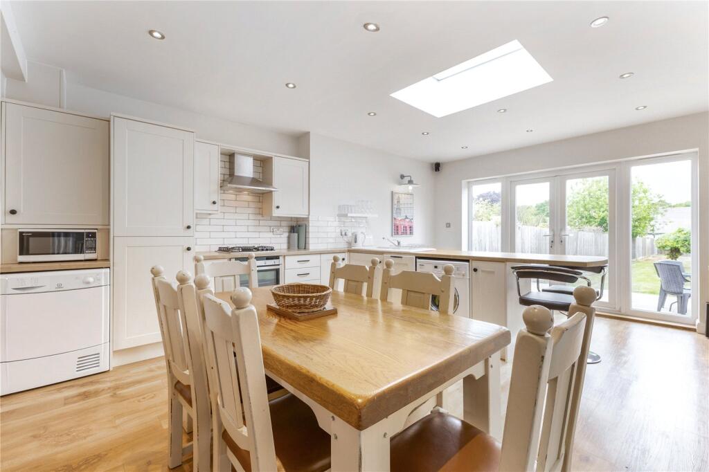 Kitchen/B'fast Room