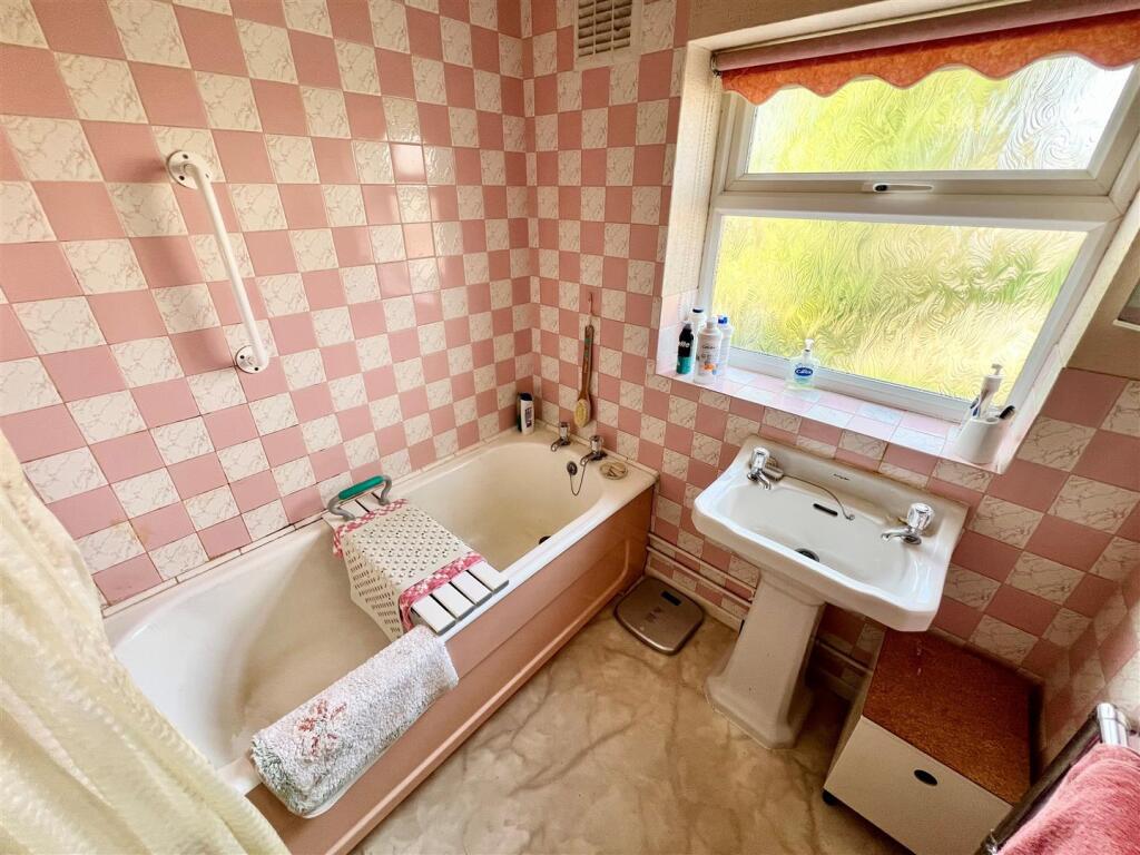 NR113 Bath.jpg