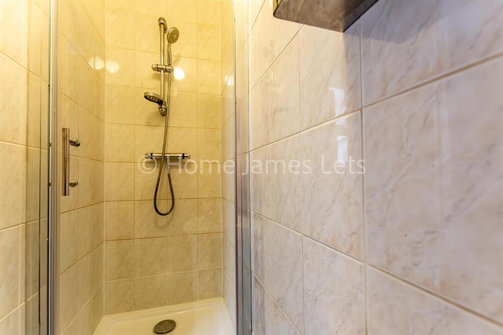 18654172-ShowerRoom1.jpg