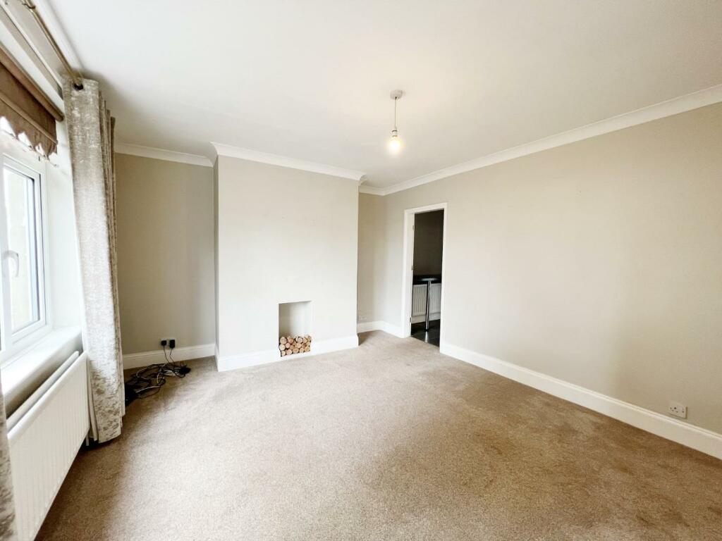 Lounge pic 1.jpg