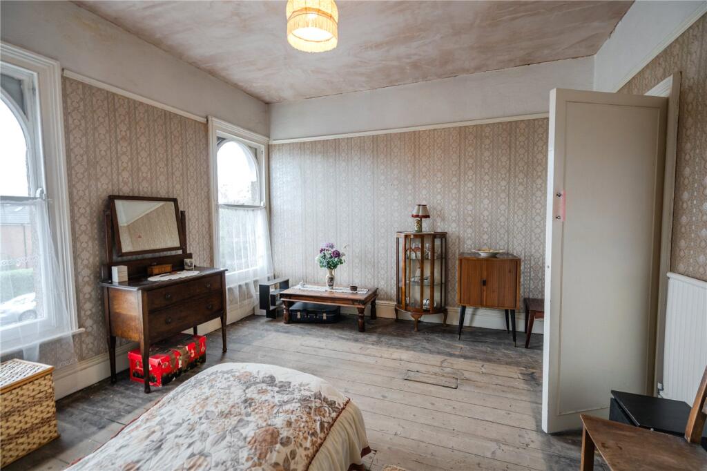 Bedroom 1 (2)