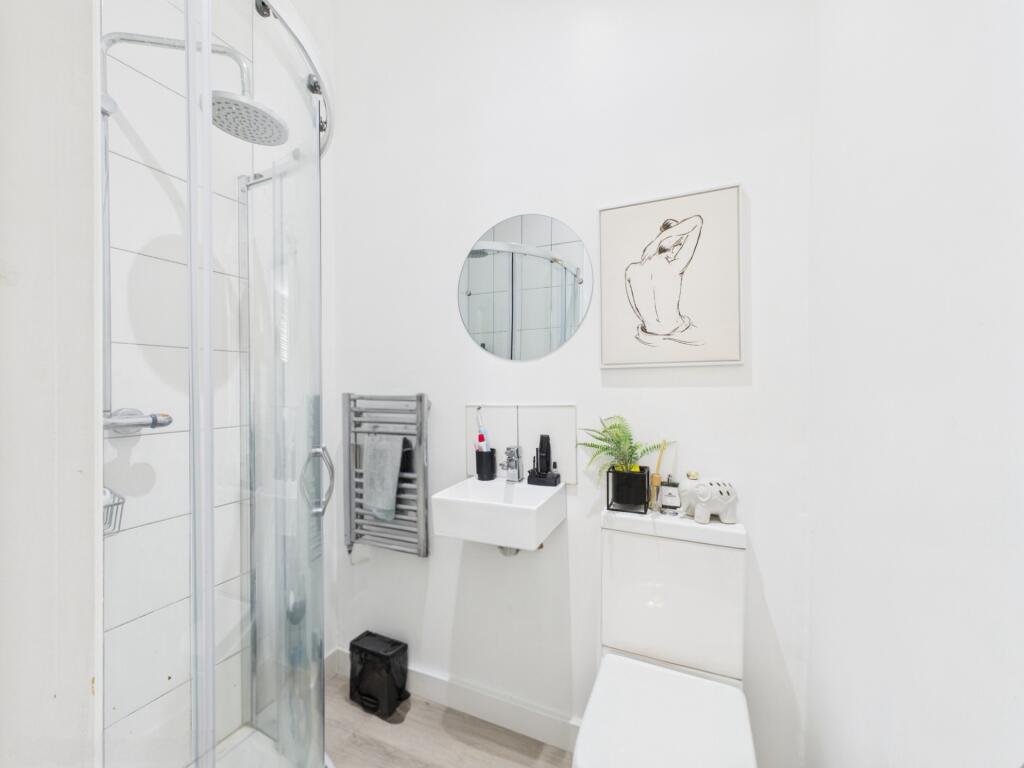 TOP FLOOR EN-SUITE