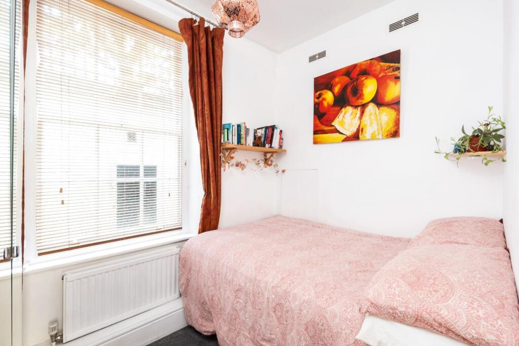 Basement Flat, 8 Kensington Place, Bath, BA1 6AW-1