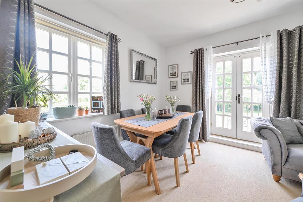 73 Reffield Close, Towcester (11).jpg