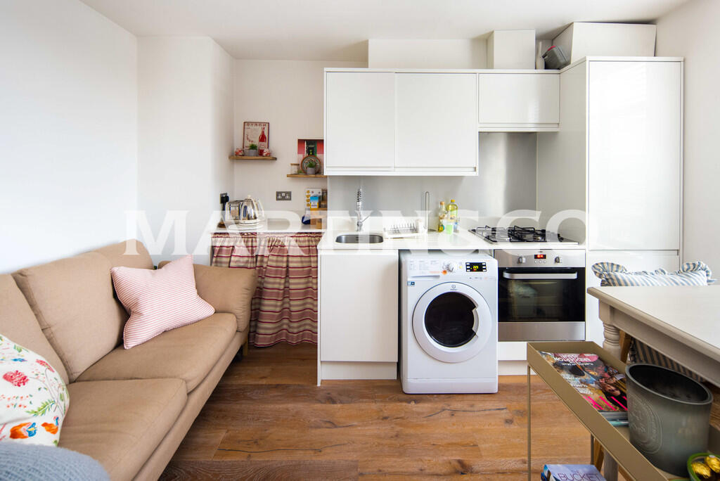 10_Reception Kitc...