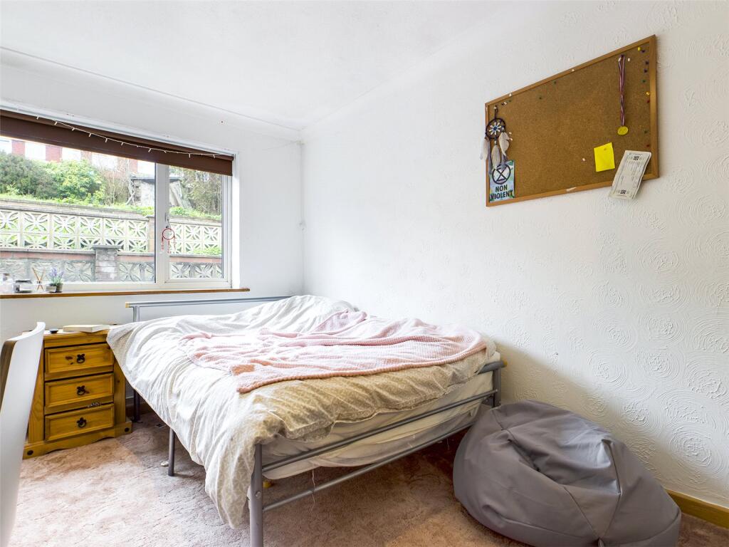 Bedroom-House-To-Ren