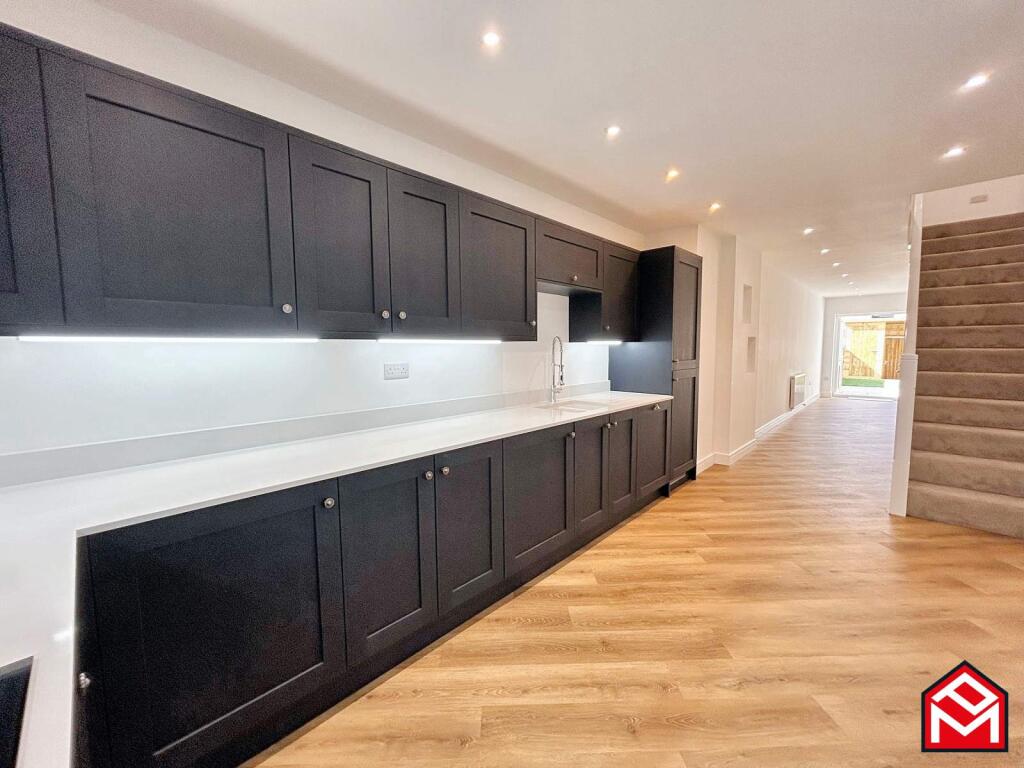 Kitchen/ Breakfast Area