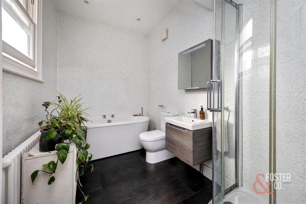 Albany VIllas, 8-015.jpg