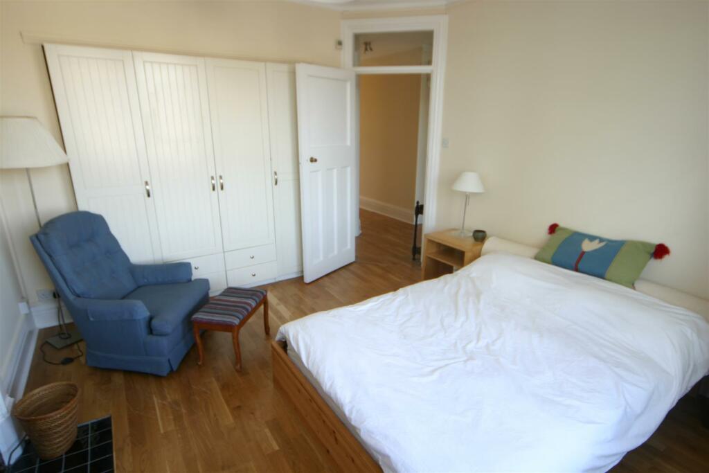 Melcombe Court 15 bed 3.JPG