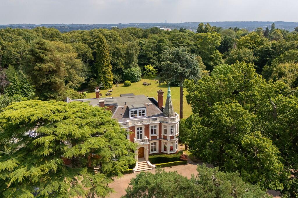 The Ridgeway, London, NW7