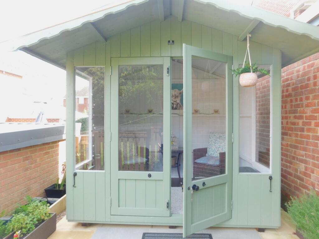 SUMMERHOUSE