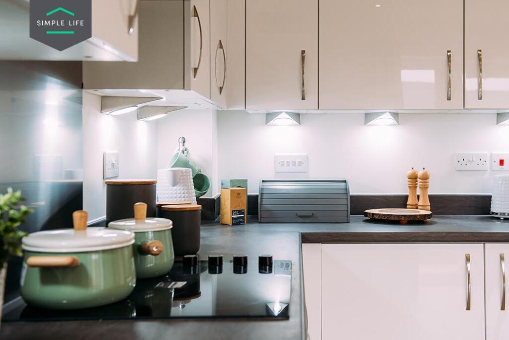 Dee_kitchen1.jpg
