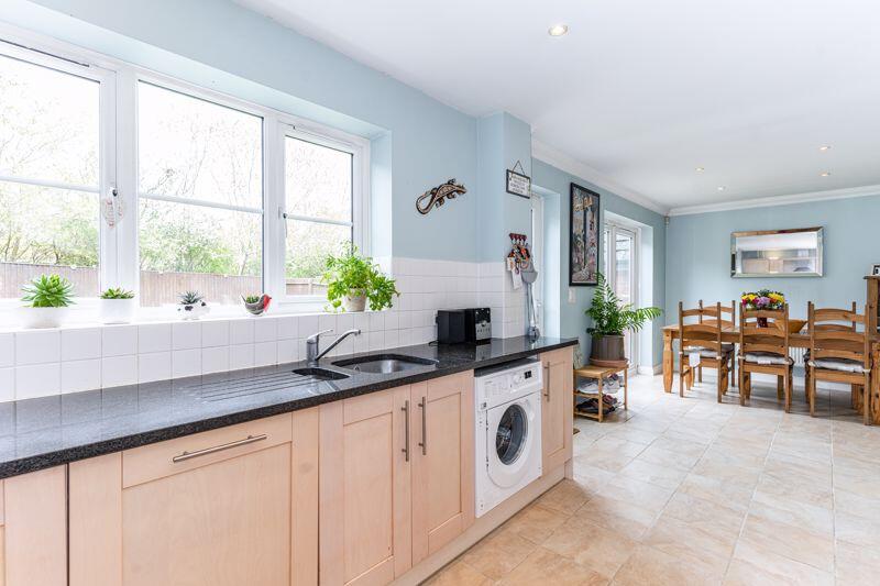 Kitchen/Dining