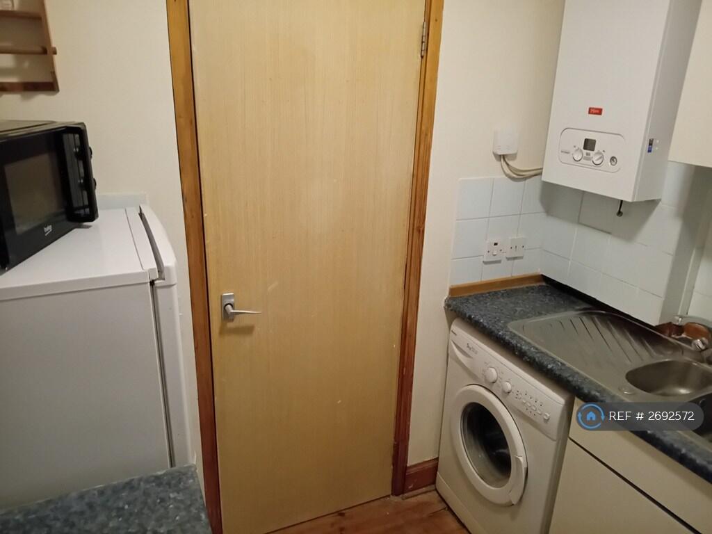 Kitchen Door Closed Washing Machine Boiler Sink