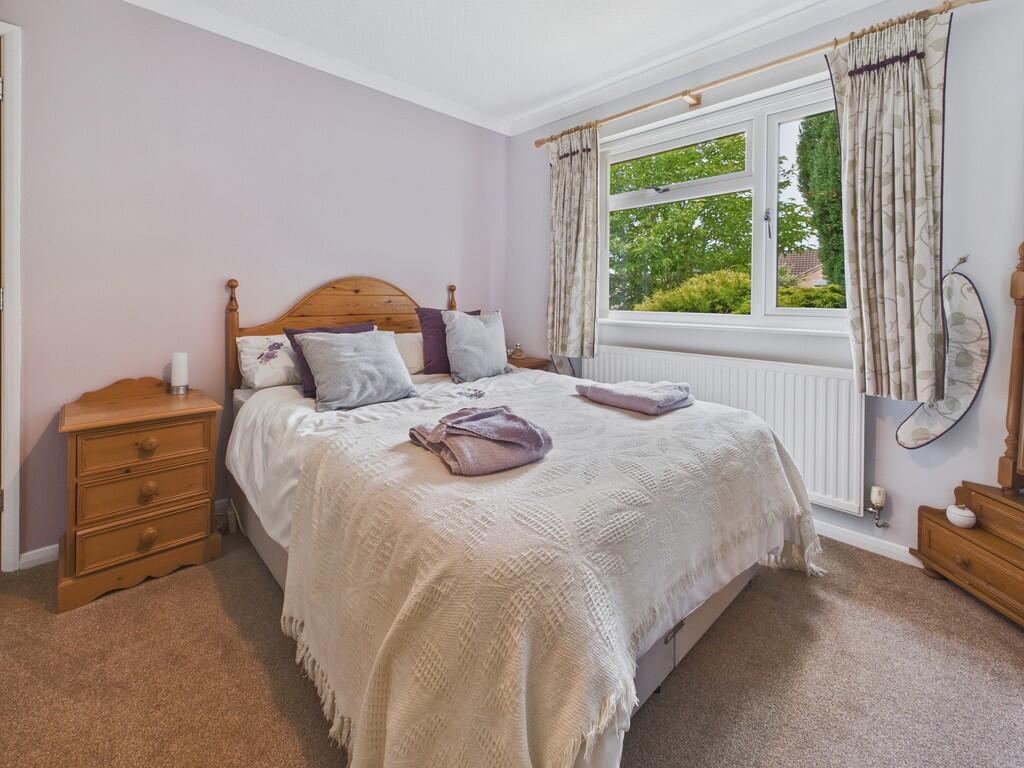 CAM04273G0-PR0136...